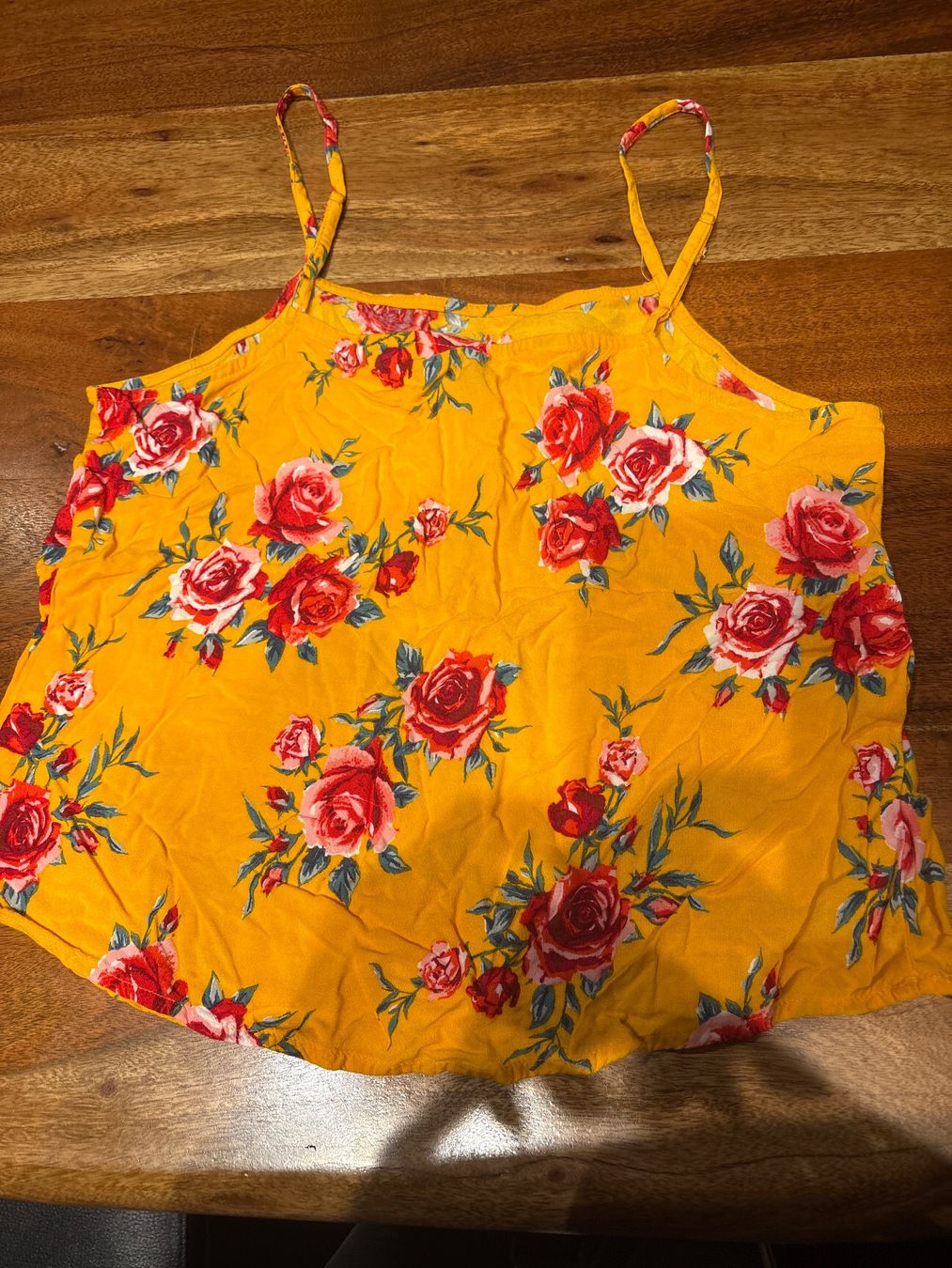Tops: Sommerliches Top mit Rosenmuster, Grösse 38 – Gebraucht aus Andwil SG von schmei 2