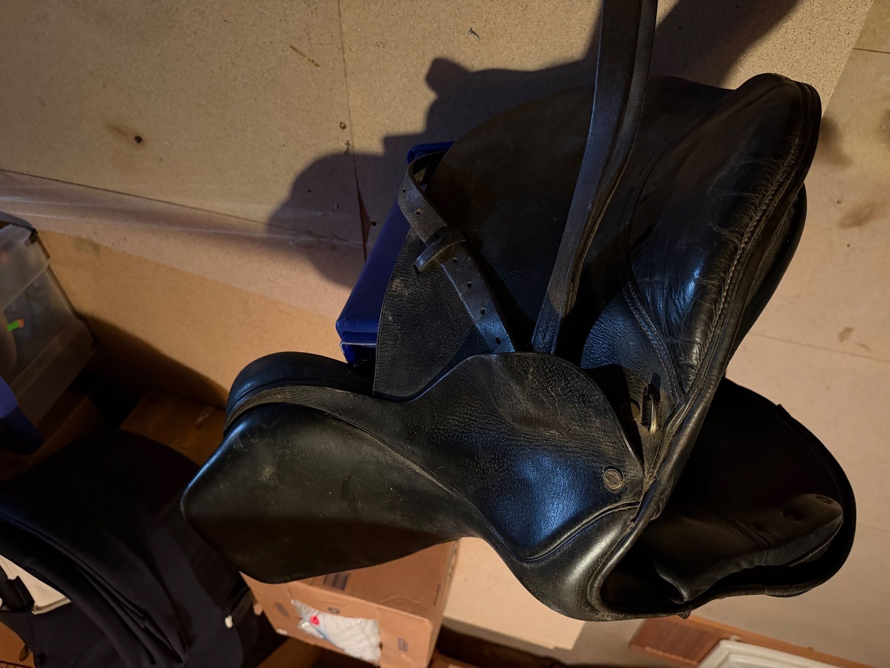 Sattel & Sattelzubehör: Selle en cuire noir – Gebraucht aus Ponts-de-Martel von cin_2wdv 1