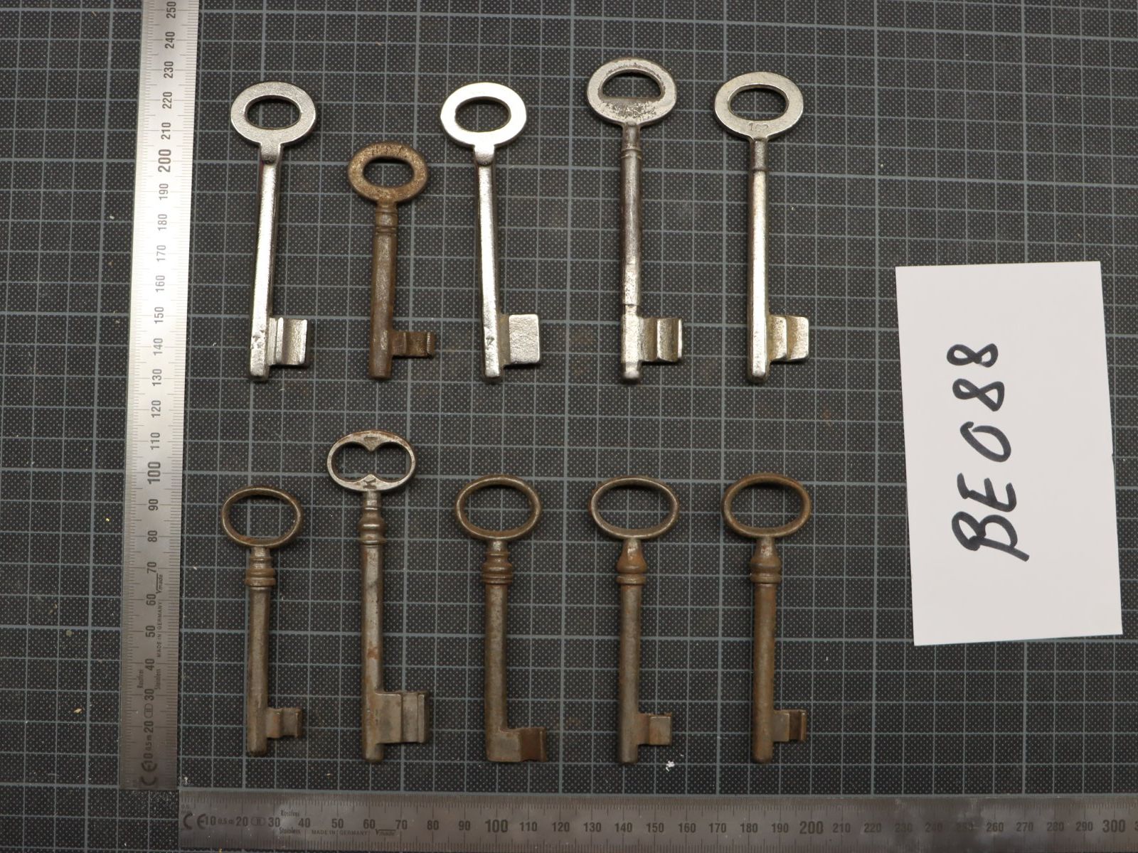 Chiavi: Lot mit 10 antiken Schlüsseln – Usato da Emmetten venduto da Super008