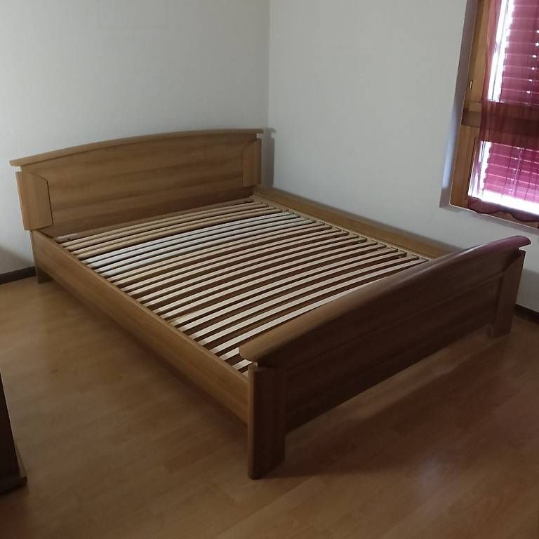 Lits: Chambre à coucher 500,- CHF – D'occasion à Sierre par ser_xl7g 1