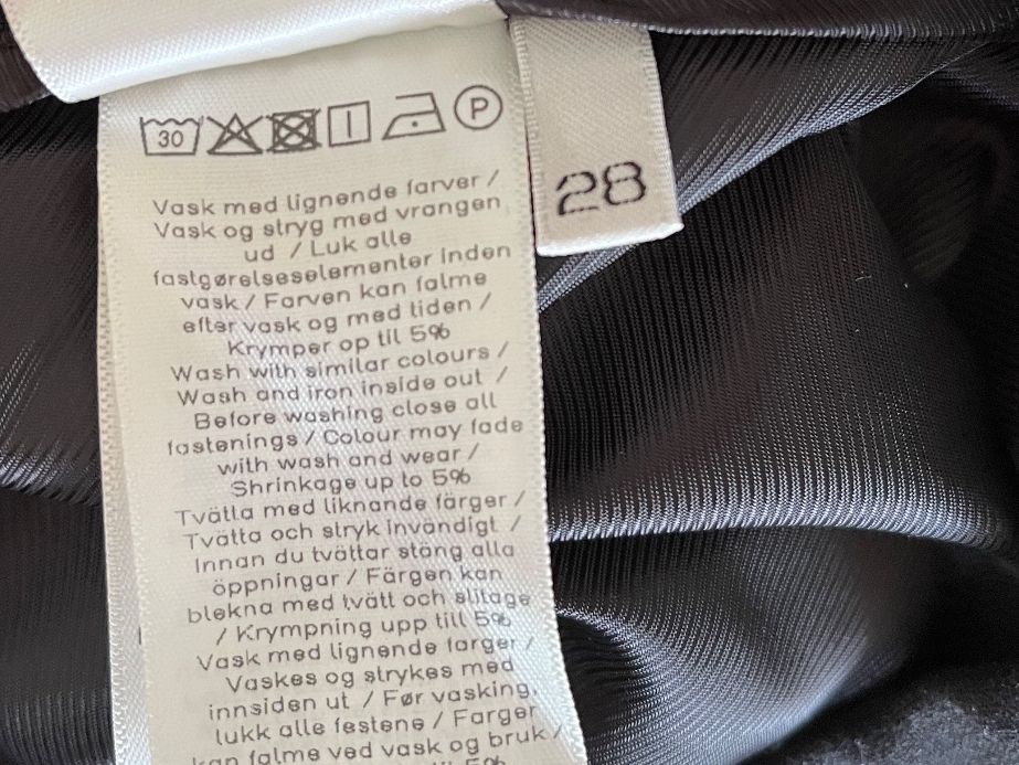 Hosen: Schwarze Sommer Shorts von Five Units – Gebraucht aus Basel von rah_r 5