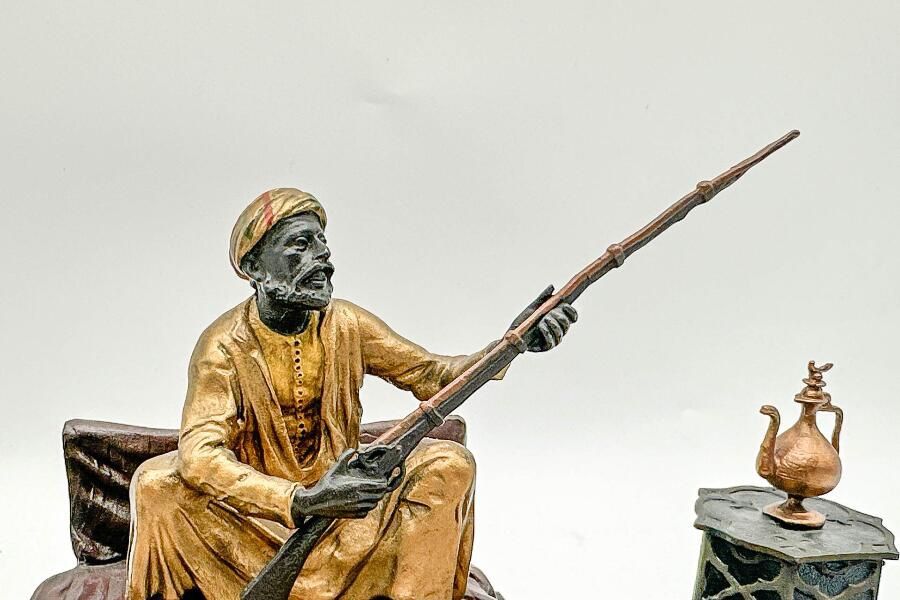 Alle Dekorationen: Orientalische Figur auf Marmorsockel – Gebraucht aus Altdorf UR von Liveo-shop 6