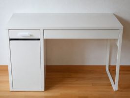 IKEA MICKE Schreibtisch mit Aufsatz – Weiss – guter Zustand