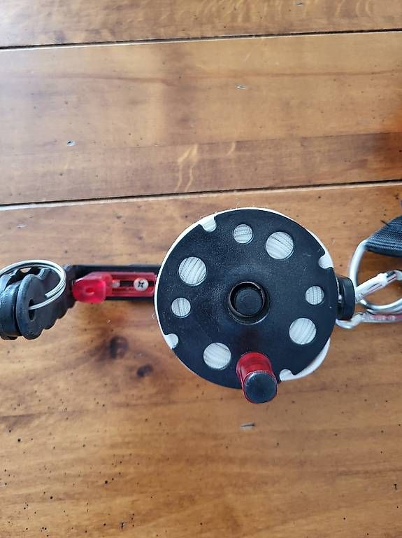Matériel de grimpe: Moulinet Best divers avec parachute de palier  – D'occasion à Sugnens par fausoni