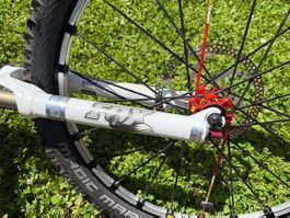 VTT Stevens Carbon, parfait pour les sentiers d'été!