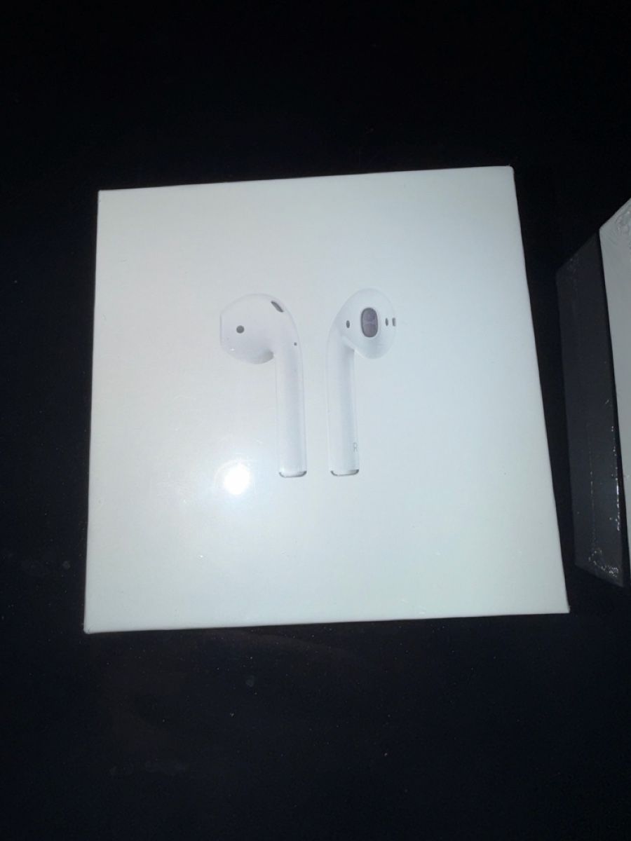 Apple Kopfhörer: Apple AirPods  – Neu und originalverpackt aus Lyss von jan_fd29
