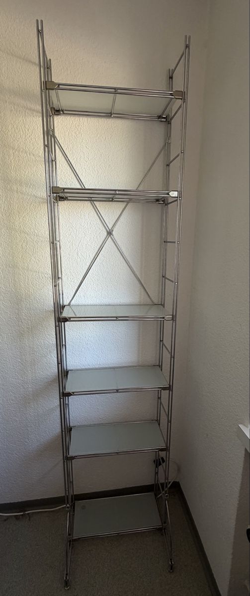 Scaffali: Metallgestell mit Glasregalen – Usato da Frauenfeld venduto da val_7rm5