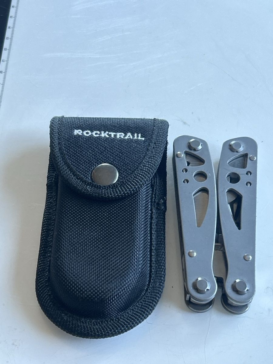 Alle Werkzeuge: Rocktrail Multitool Edelstahl mit Etui (S22) – Gebraucht aus Neuenhof von bro_9zsg