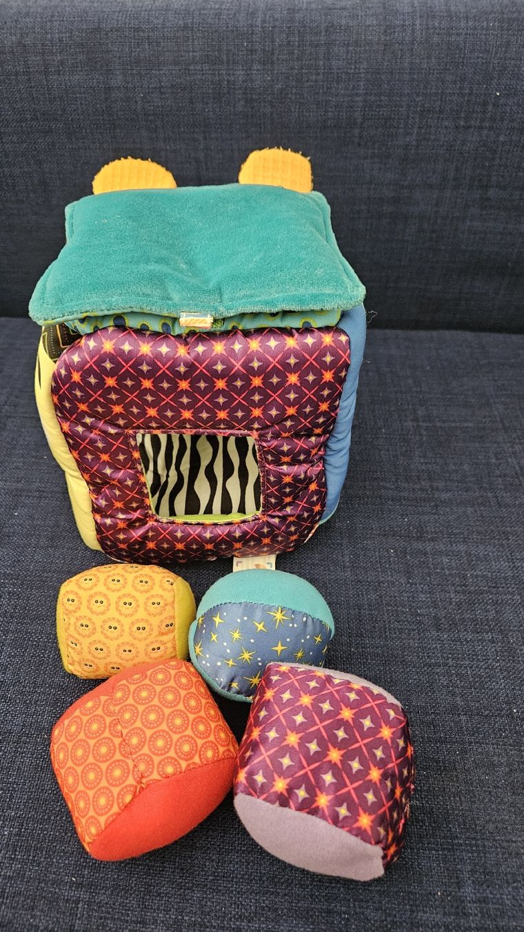 Spielzeuge: Activity Cube with 5 Soft Balls Toy Play Set Good Condition – Gebraucht aus Dübendorf von Danas_Corner 1