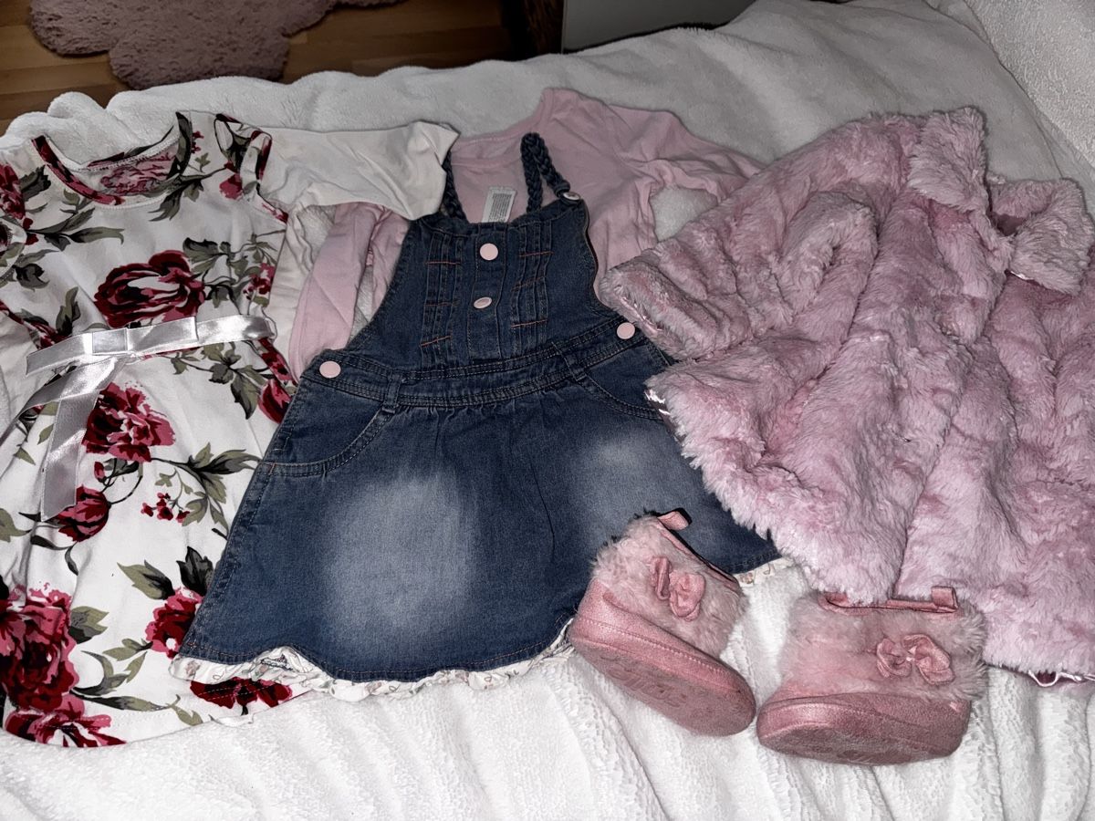C&A Lotti & Set di vestiti: Kleiderpaket Mädchen gr.80/86 – Usato da Weite venduto da Quarantino