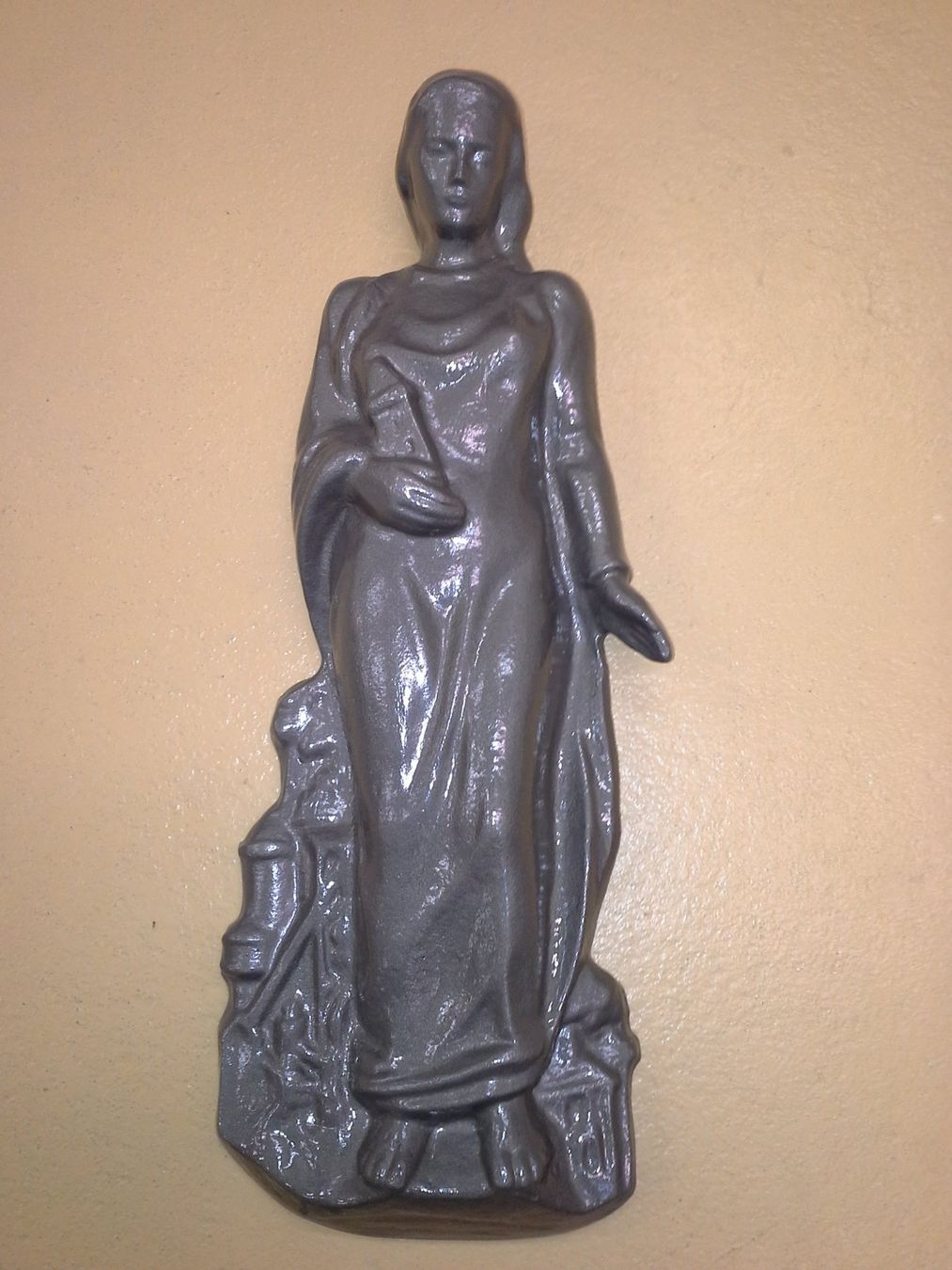 Statuette: Statue murale de Vierge en fonte – Nuovo e nell'imballaggio originale da La Chaux-de-Fonds venduto da Cooltchaps