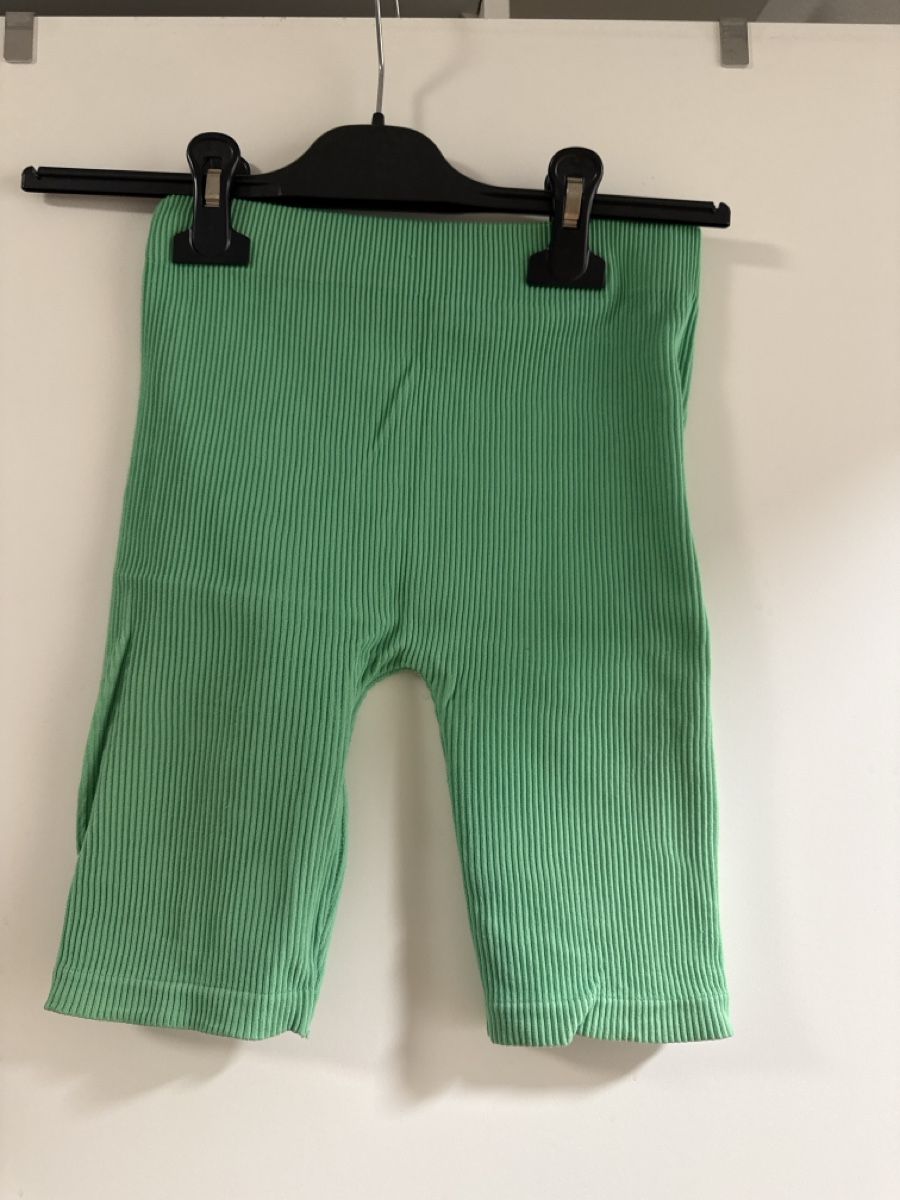 Zara Leggings: 2 kurze Leggings, Gr. XS-S, Rippmuster – Usato da Zürich venduto da Sime23 1