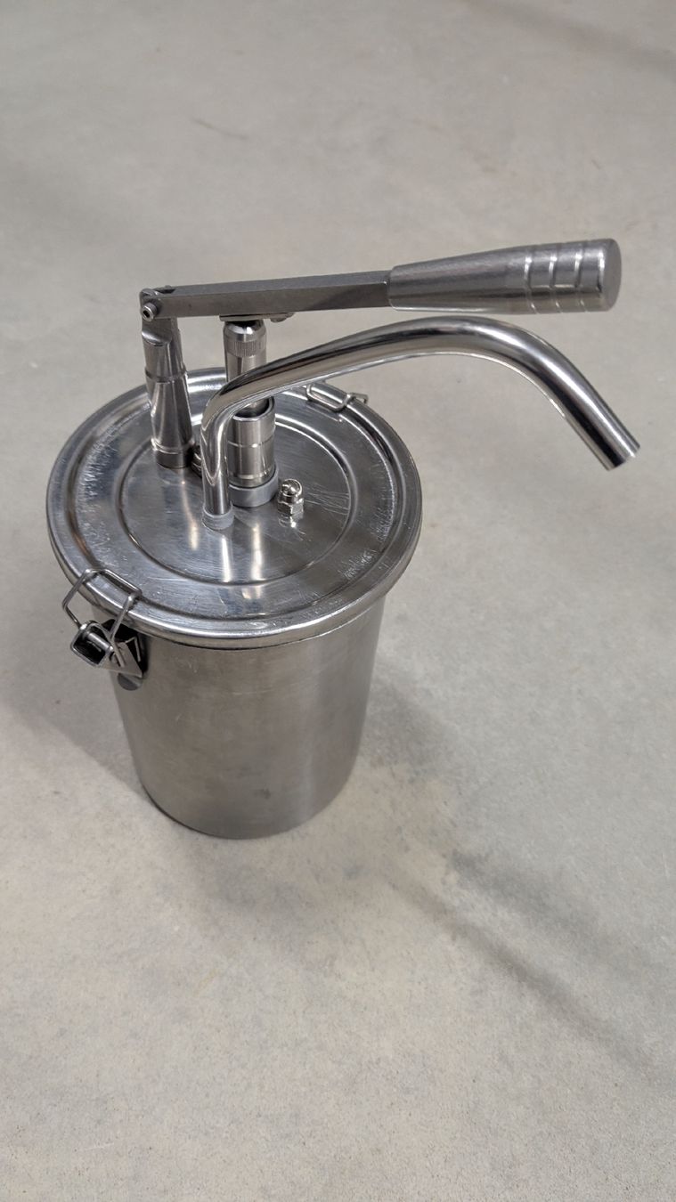 Contenitori & Simili: Saucenspender mit Behälter, 5 Liter – Usato da Lyss venduto da 3250er
