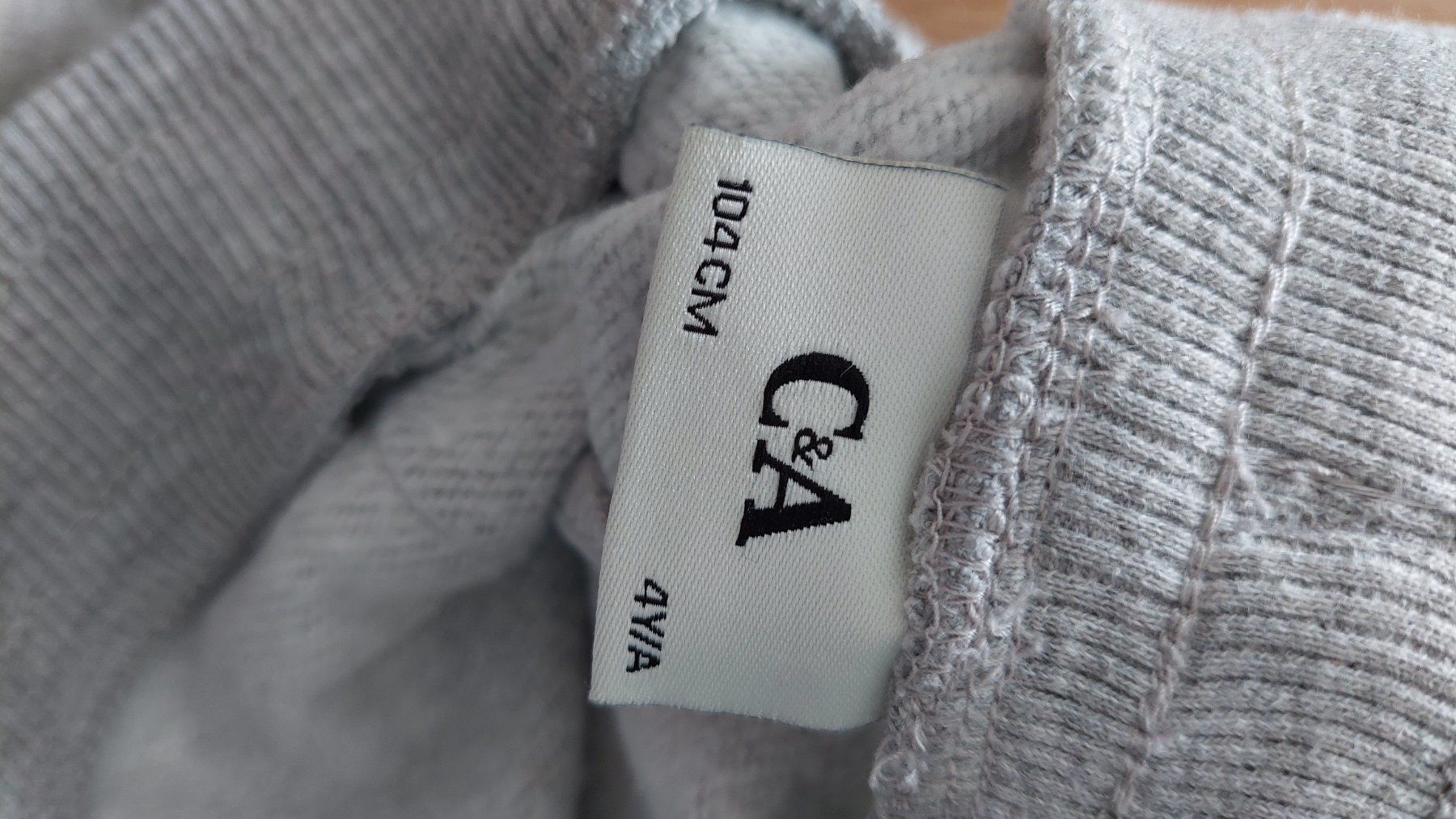 C&A Hosen: 7 x Jogginghose Gr. 104 – Gebraucht aus Uetikon am See von sahra777 1