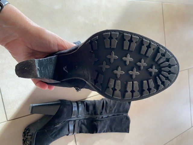Scarpe da donna: Stiefel schwarz Gr. 36 – Usato da Sugnens venduto da freestef 2