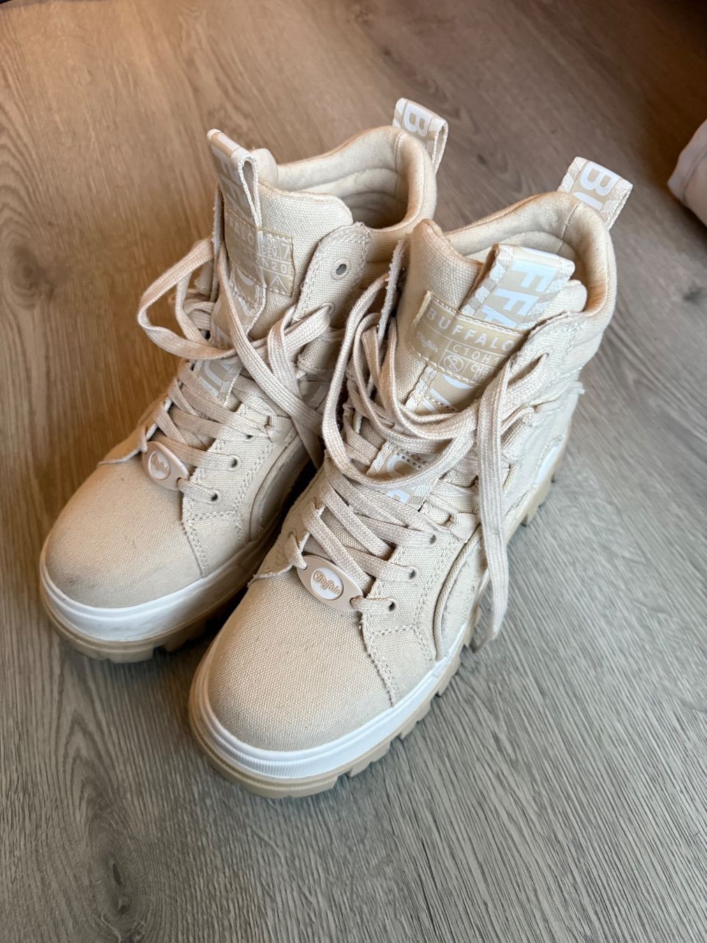 Buffalo Scarpe da donna: Buffalo High Top Sneaker Beige, Grösse 41, Canvas Style – Usato da Visp venduto da domigx 1