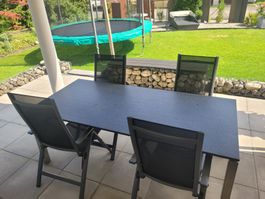 Granittisch mit Edelstahlgestell