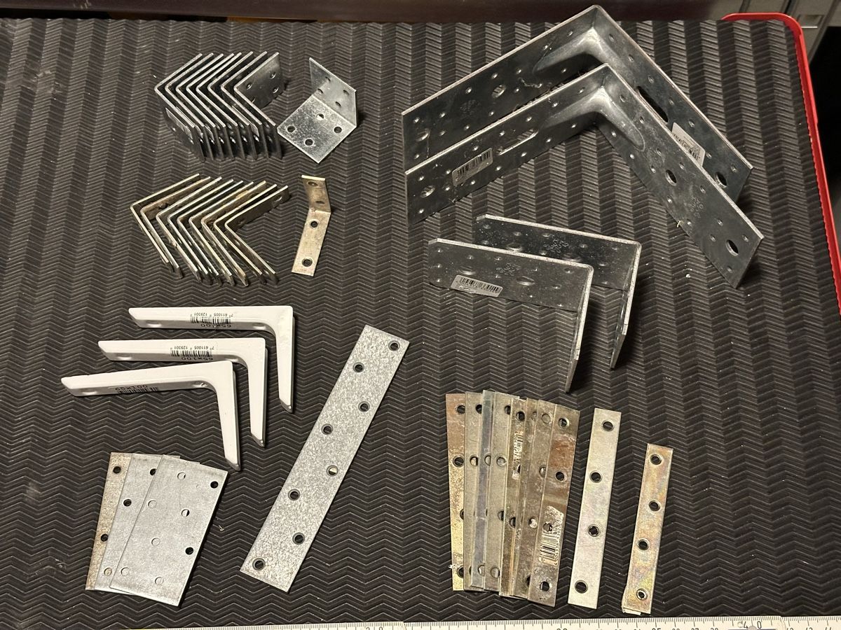 Ferramenta: Lot d'équerres de fixation diverses – Usato da Promasens venduto da Toblerone83