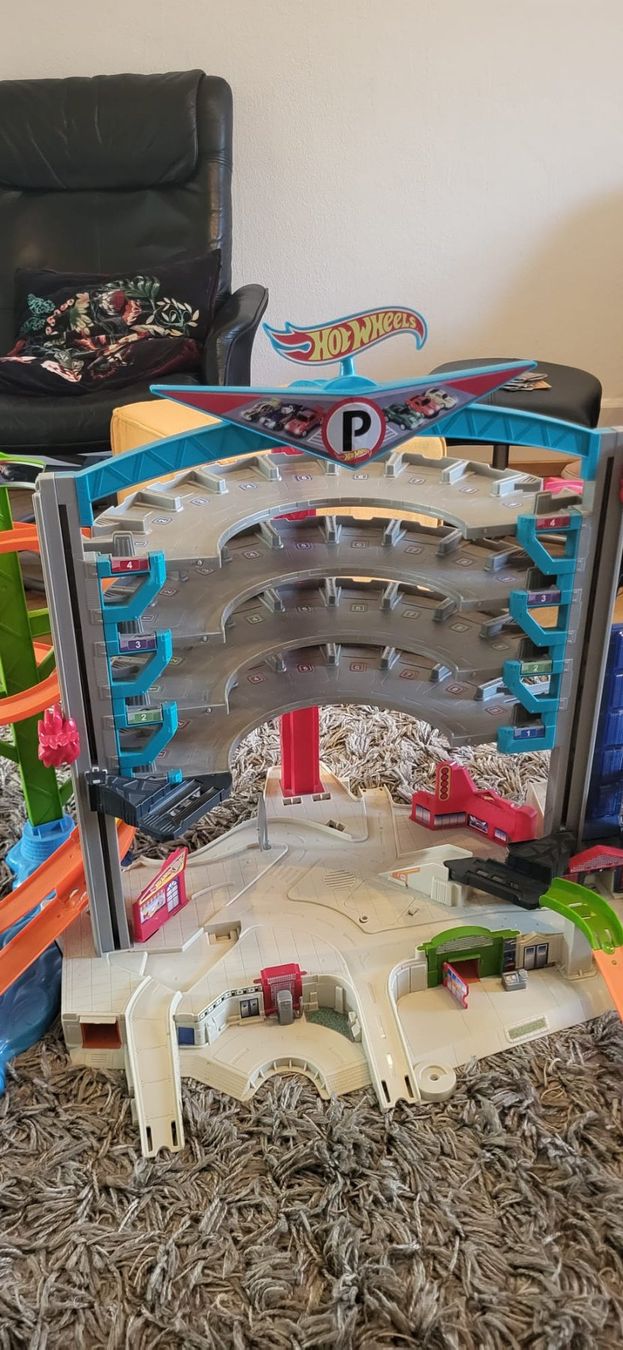 Hot Wheels Jouets: Auto Parkhaus hot wheels – D'occasion à Basel par astra2011 1