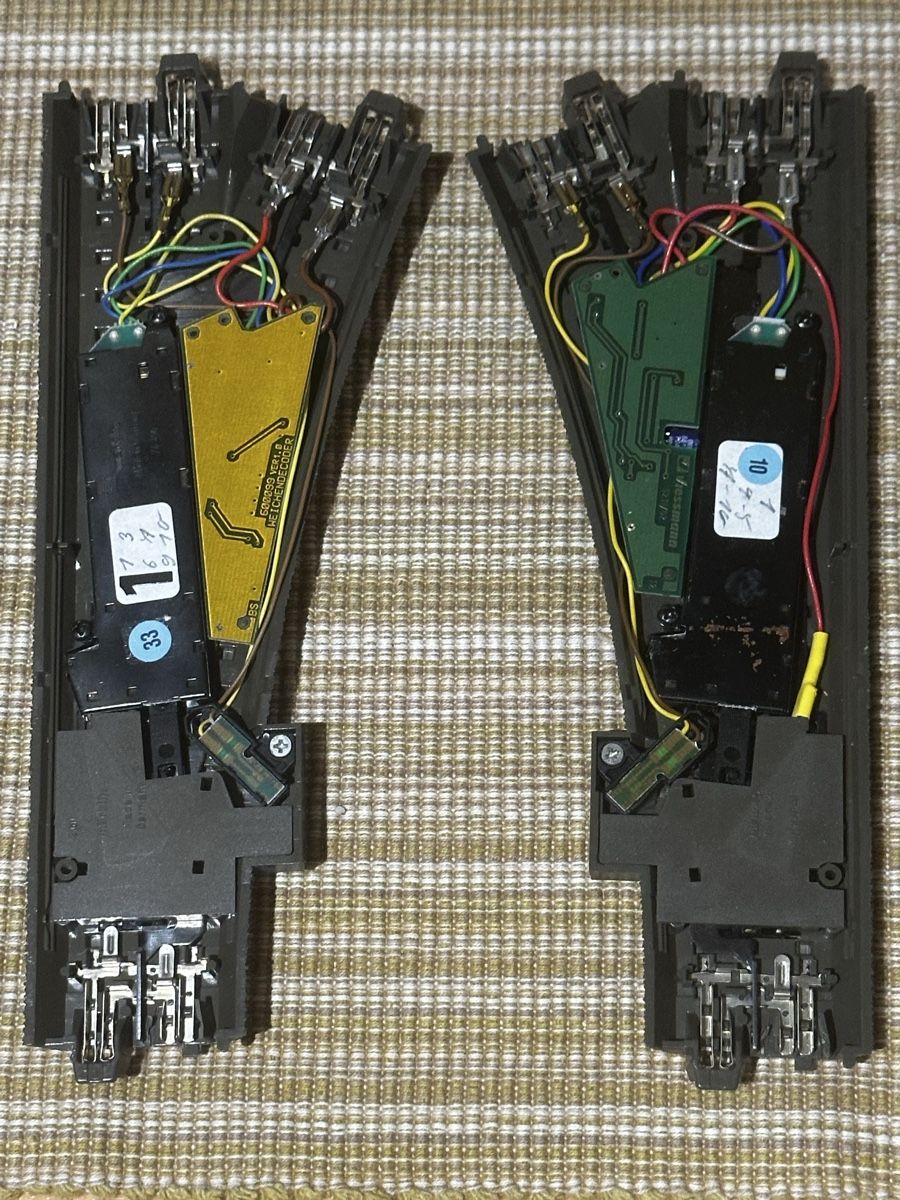 Märklin Modellini di ferrovie: Märklin H0-WS Weichenpaar C-Gleis Antrieb Decoder Bel.ab19.- – Usato da Sennwald venduto da HARO-Import 1