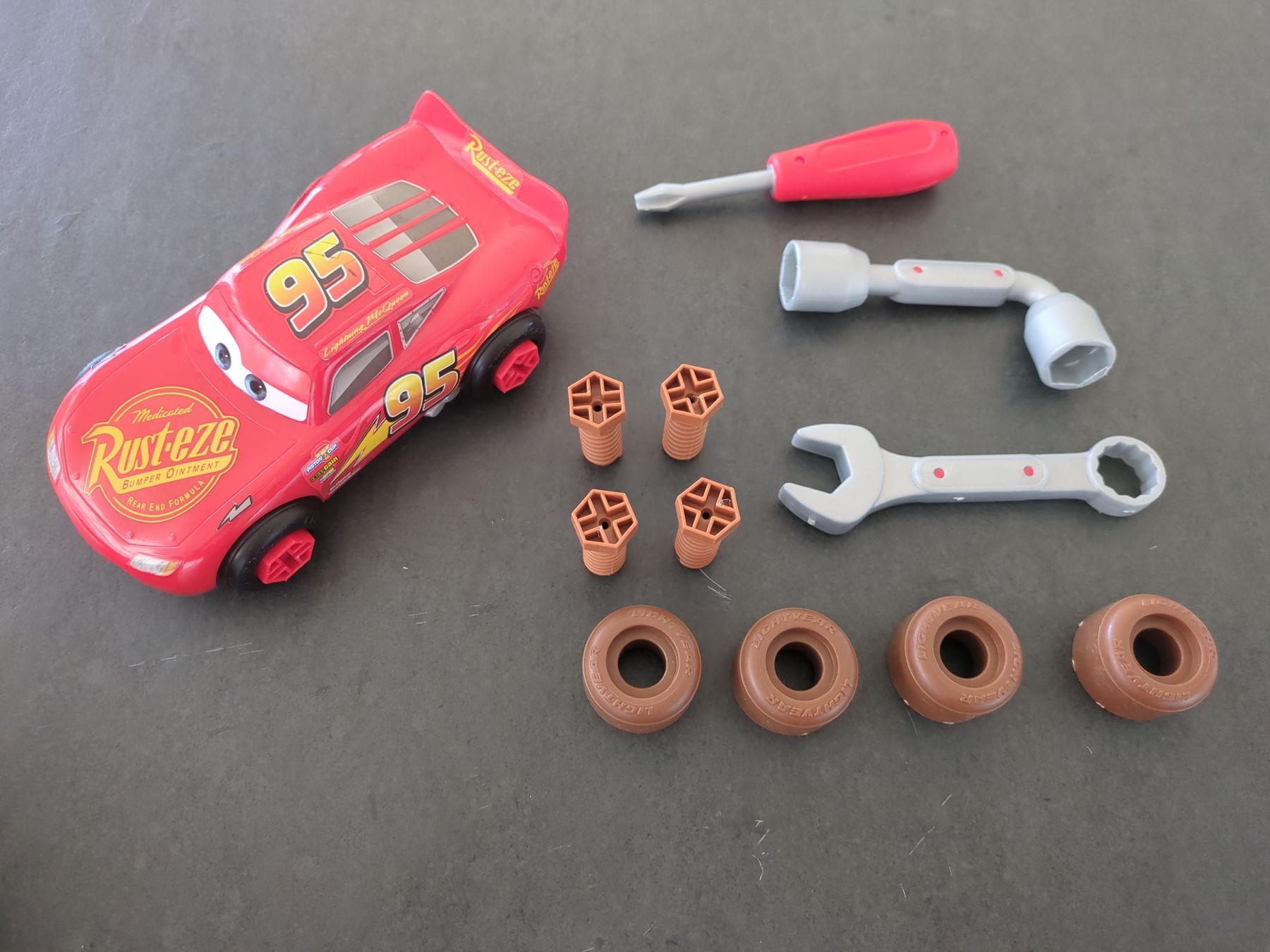 Spielzeuge: Lightning McQueen Schrauber-Set – Gebraucht aus Benken SG von fa.be 1
