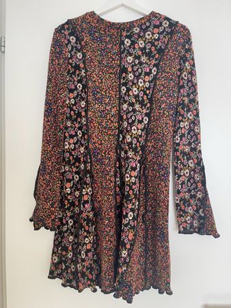 Zara Kleid, Blumenmuster, Gr. M