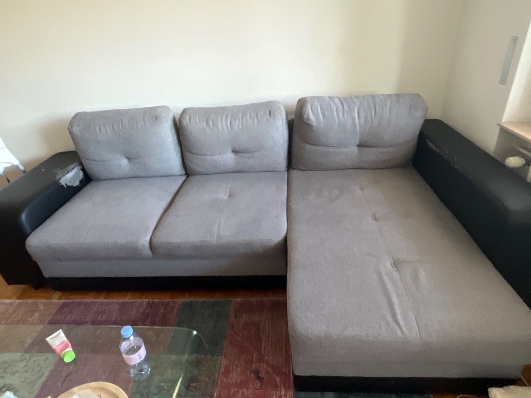 Divani: Sectional Sofa Grey fabric with black accents needs repair – Usato da Ostermundigen venduto da van_tmn9