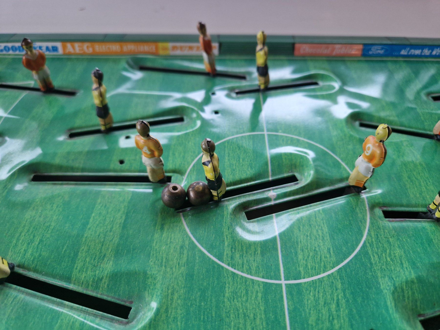 Giocattoli: antikes Tischfussball Blech – Usato da Mörschwil venduto da antiksalon21 3