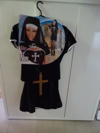 Sexy Kostüm Nonne im Wetlook mit Kreuz Gr. XS/S - 240780