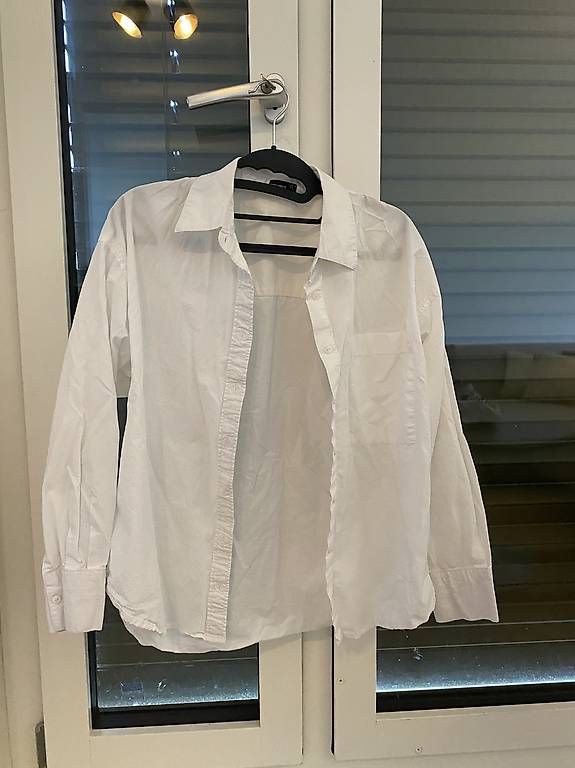 Lotti di vestiti: Kleidung – Usato da Kloten venduto da Beatriz650 4