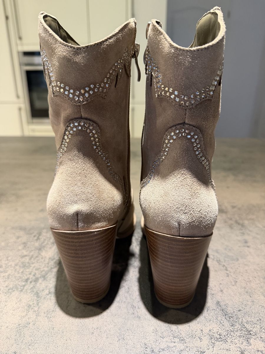 Scarpe da donna: Cowboy boots – Usato da Wigoltingen venduto da Tatyana79 3