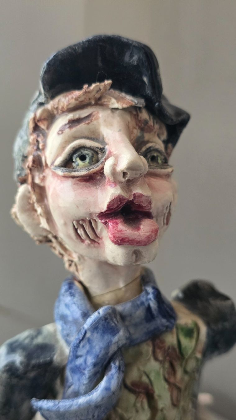 Figurines: Keramikfigur Junge mit Zeitung handgemacht – D'occasion à Wittenbach par rose_rosi 7