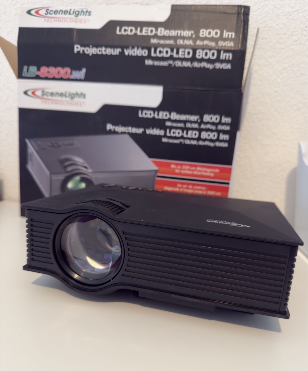 Proiettori: SceneLights Beamer LB-8300.wi – Usato da Frick venduto da sou_zg8h 1