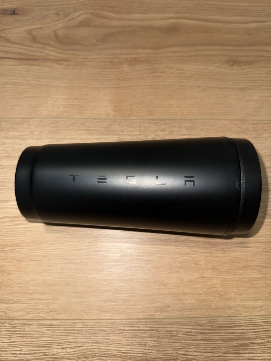 Tazze: Leak proof mug Tesla official – Nuovo e nell'imballaggio originale da Villaz-St-Pierre venduto da dav_w66n