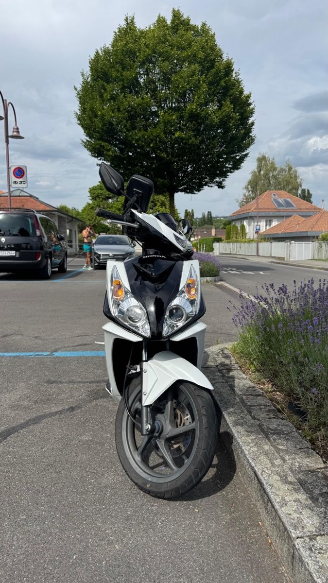 Honda Scooters: Honda NSC50R de 2016 – Gebraucht aus Prilly von ani_pbw8 1