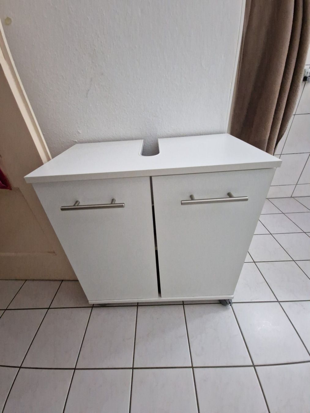 Badezimmermöbel: Badezimmer Möbel Set – Gebraucht aus Hallau von CHACLA