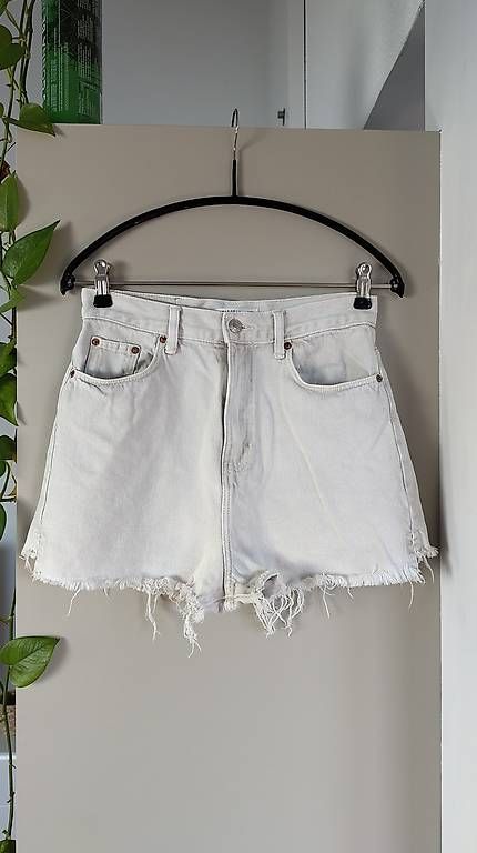 Pantaloni: Pull&Bear Hotpants Gr. 36 – Usato da Solothurn venduto da Claudiaf11