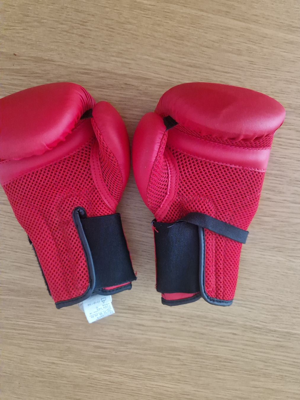 Guanti & manicotti: Red Boxing Gloves 4 oz – Usato da Rüschlikon venduto da -J05u3- 2