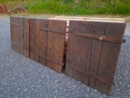 Antike Türchen aus Altholz und geschmiedeten Beschlägen