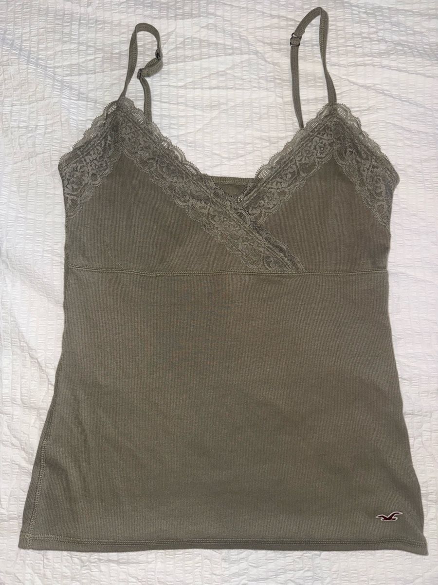 Hollister Top: Camitop Khaki von Hollister – Nuovo e nell'imballaggio originale da Bottmingen venduto da Itsclaire