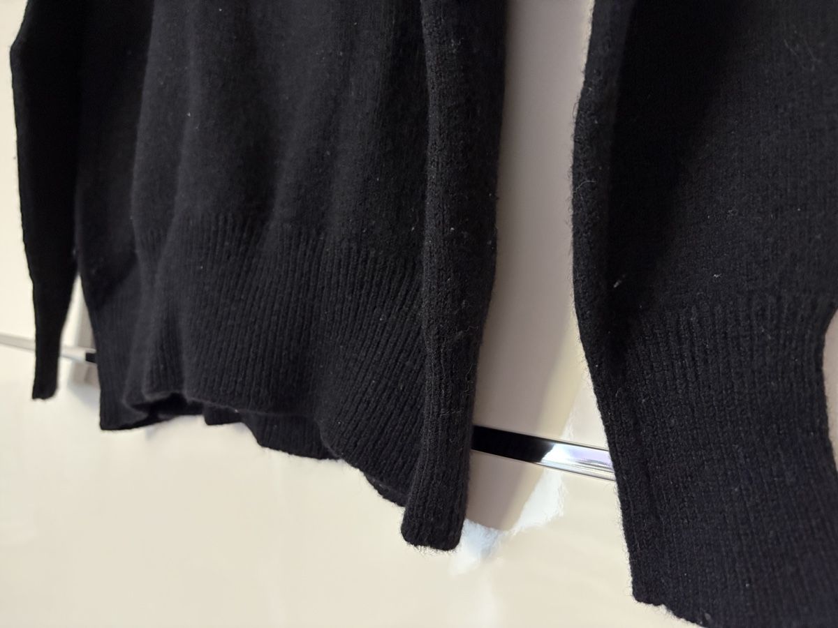 Maglioni & Felpe: Schwarzer Rollkragenpullover aus Wolle , Grösse S – Usato da Dübendorf venduto da chlinibetris 2