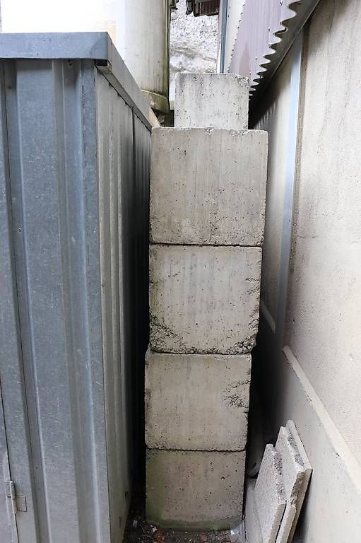 Pietre & tegole: Betonklötze pro Stuck – Usato da Unteriberg venduto da Konstibau 4