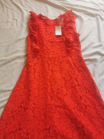 Robe rouge dentelle Mango neuve, taille M, pour les fêtes!