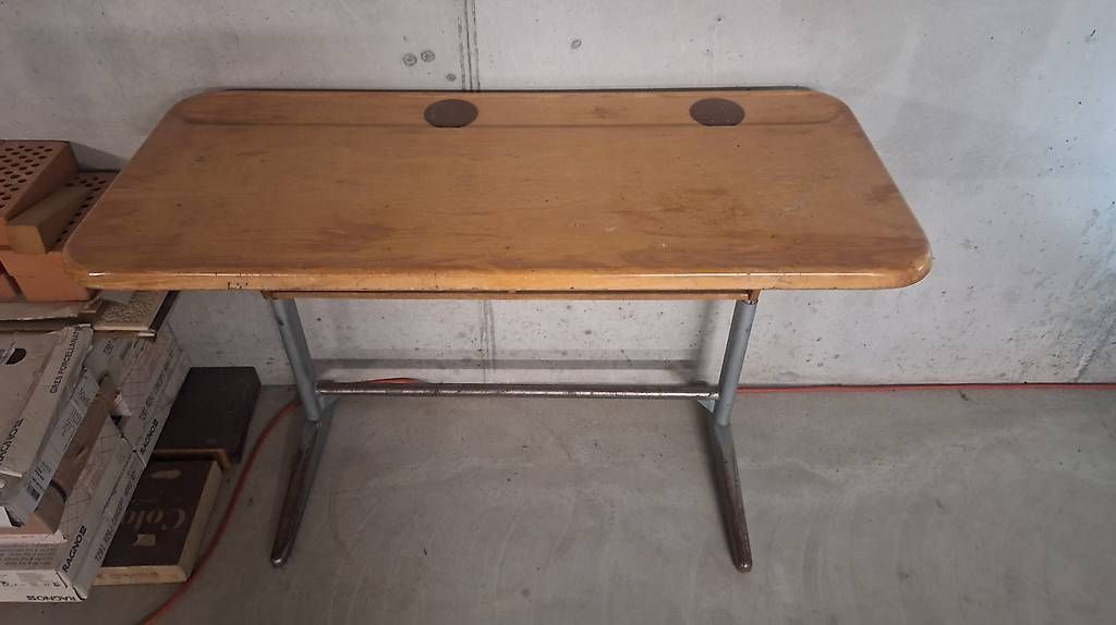 Scrivanie: Altes Schulpult Kinderpult – Usato da Thunstetten venduto da Oberaargau77 1