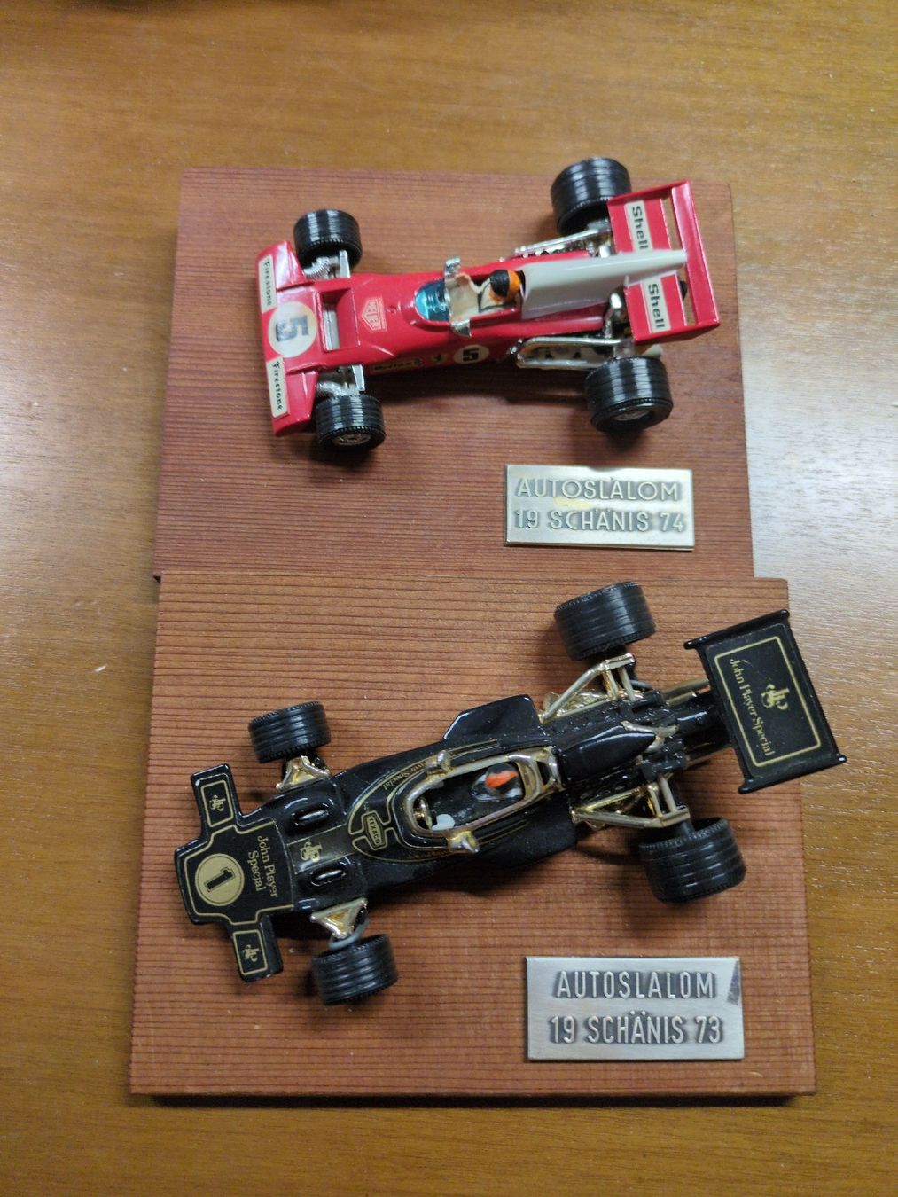 Modellautos: 2x Modellautos F1 – Neu (gemäss Beschreibung) aus Meilen von Frensch7