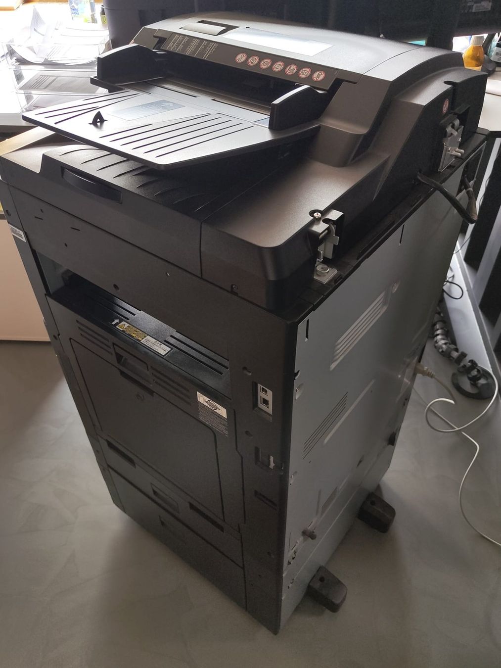 Stampanti: Toshiba e-STUDIO 2000AC Farb-Multifunktionsdrucker und Toner – Usato da Schocherswil venduto da Jampadoo 3