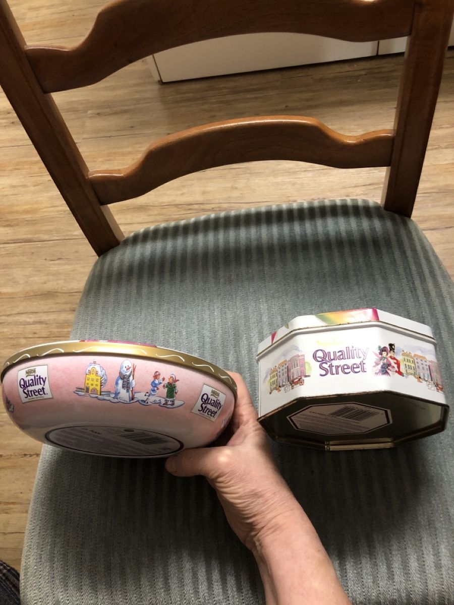 Sonstige Dekorationen & Accessoires: Zwei alte Blechdosen Quality Street – Gebraucht aus Zürich von sab_d82w 3