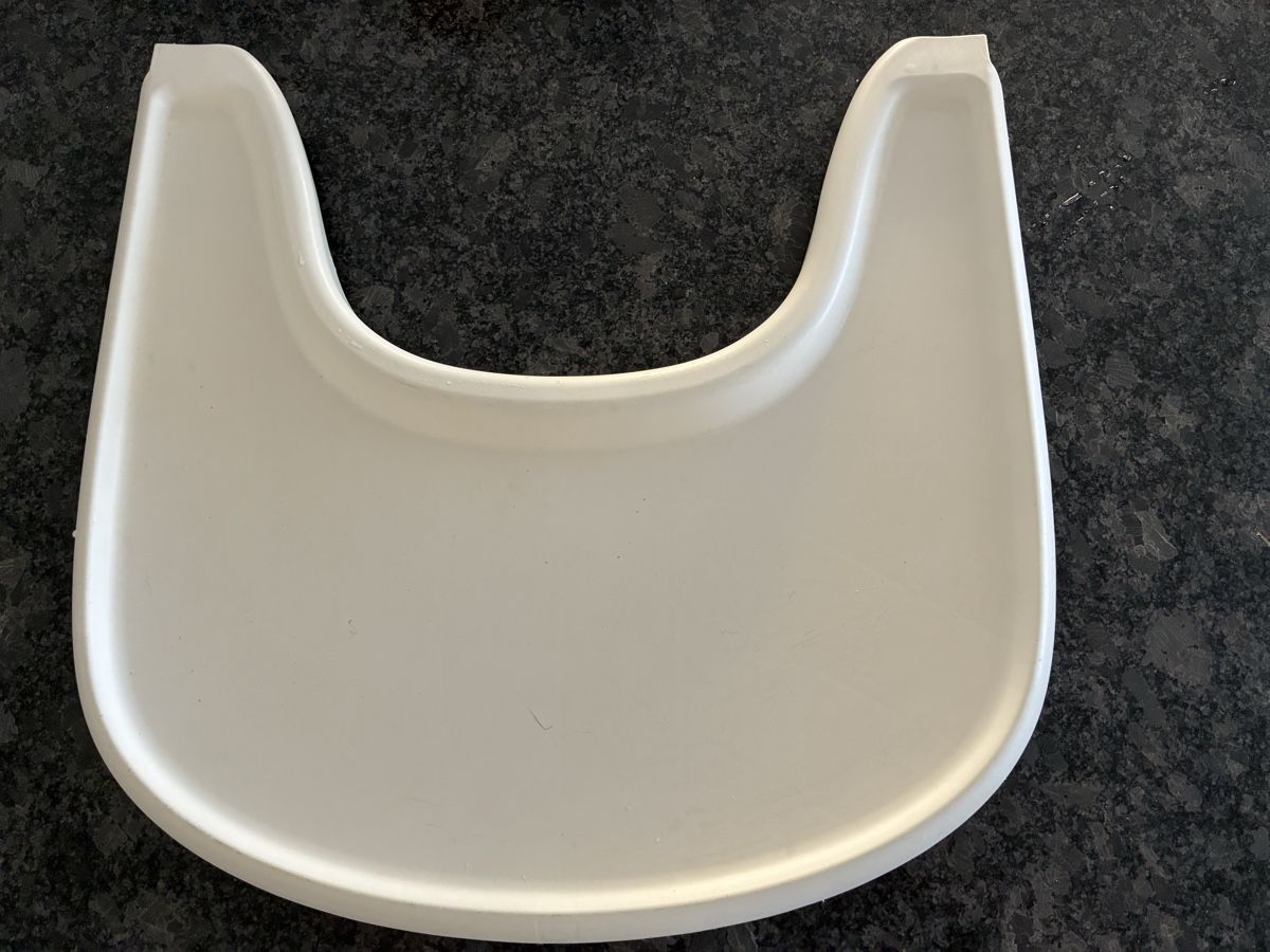 Stokke Chaises hautes: Stokke Tripp Trapp Tisch weiss – D'occasion à Muhen par Sally203