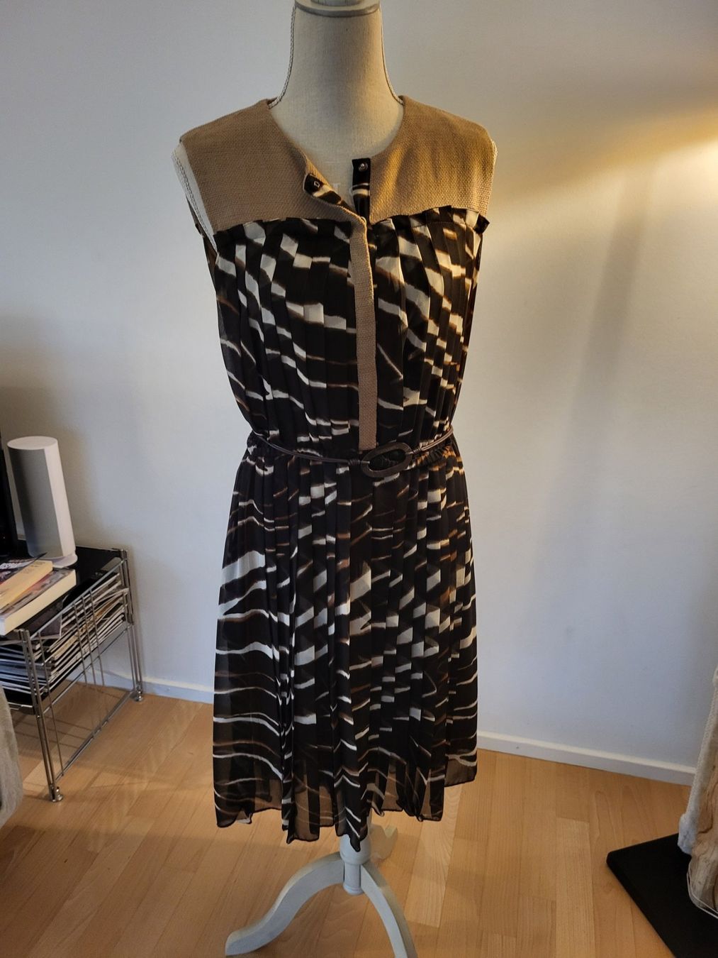 Kleider: Italien Designer Kleid / Robe  taille 40 – Gebraucht aus Zumikon von cozurich