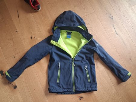 Kinder Softshelljacke Grösse 140, dunkelblau, top Zustand!